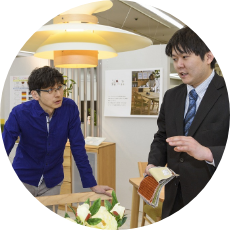 開店接客、電話問合せ、メーカー対応、プライス作成、POP付けなど